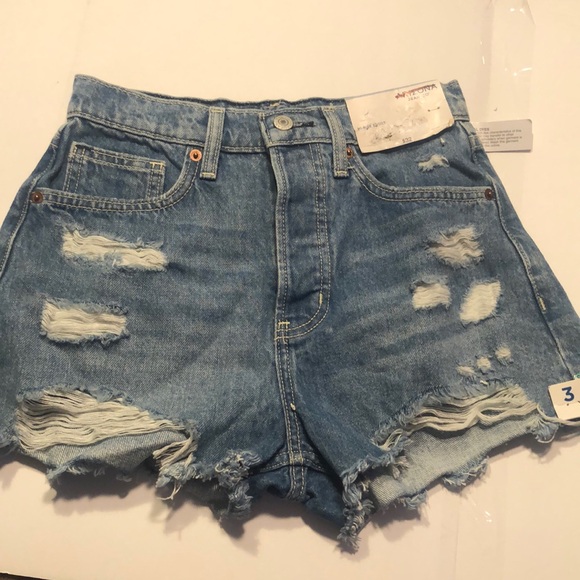 Woman’s distressed hi-rise shorts - Picture 3 of 9
